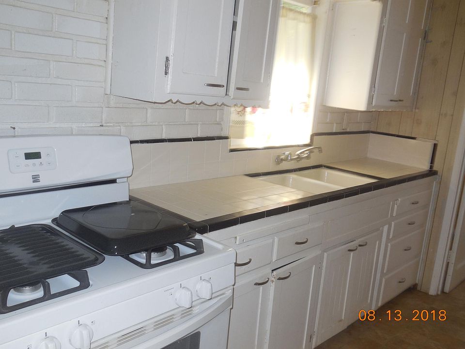 2nd image of 812 Belle Ave