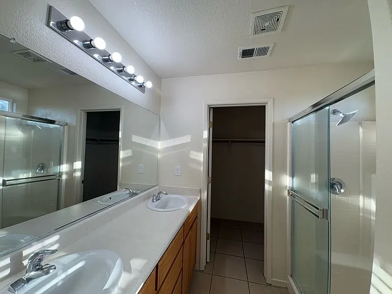2443 N Shoemaker Ave — Photo 14