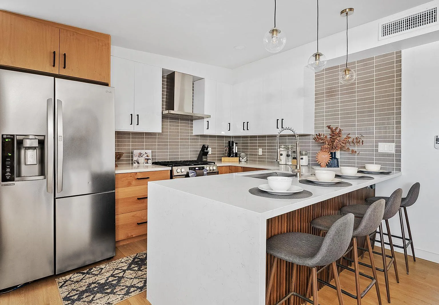 2 bed, 2.0 bath, 1520 sqft, $2,950 — Photo 3