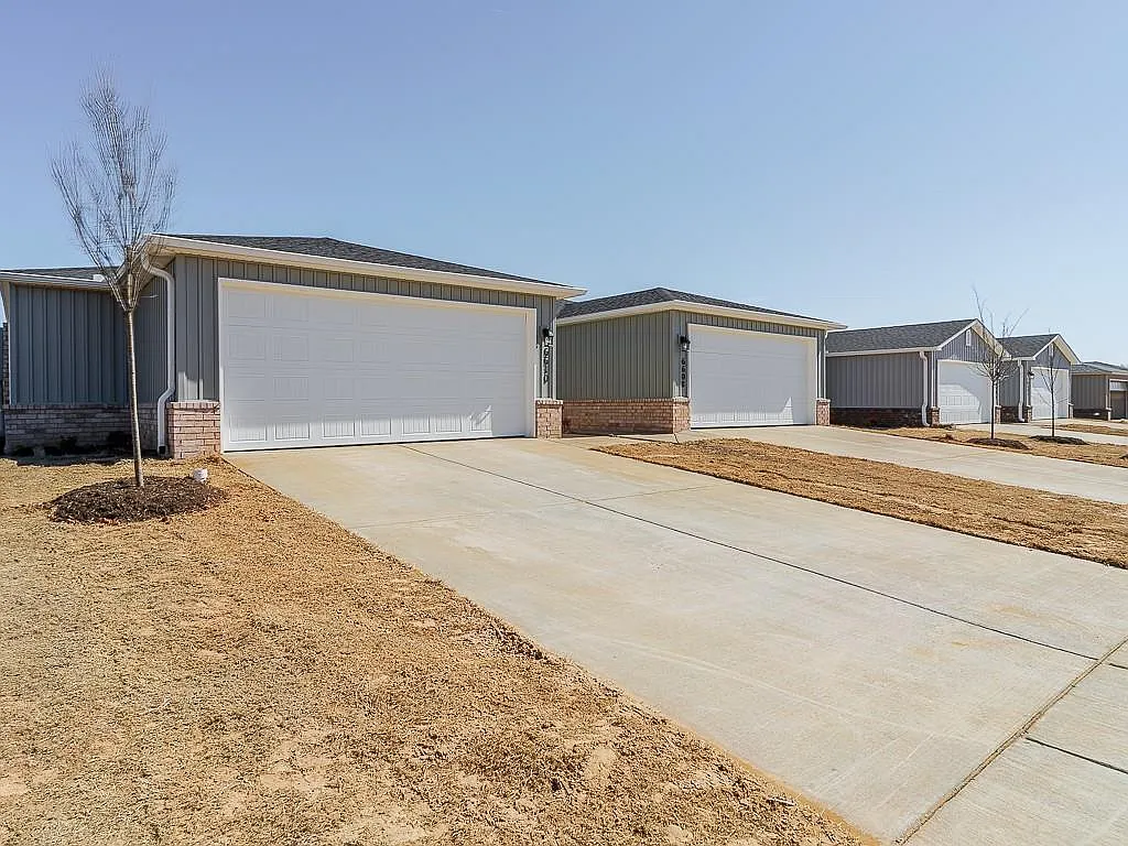 Building Photo - 6610 NW Altus St