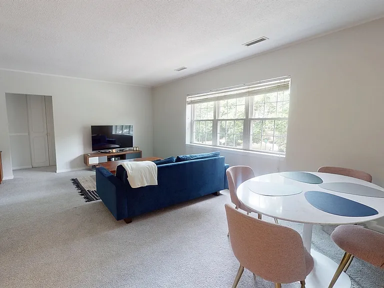 133 Lake Shore Rd #4 — Photo 4