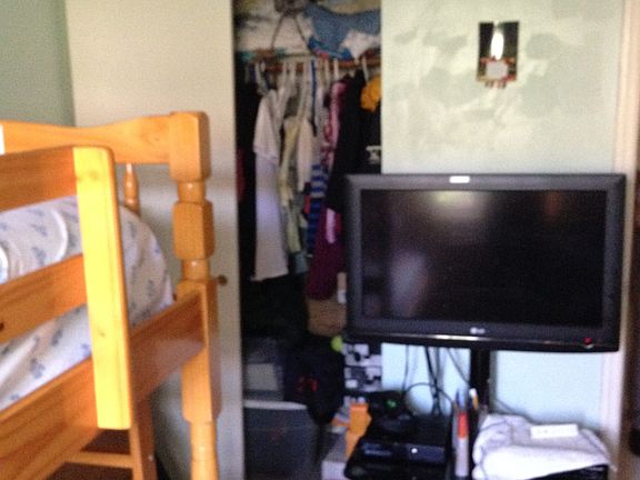4th image of 1024 Willoughby Ave #1