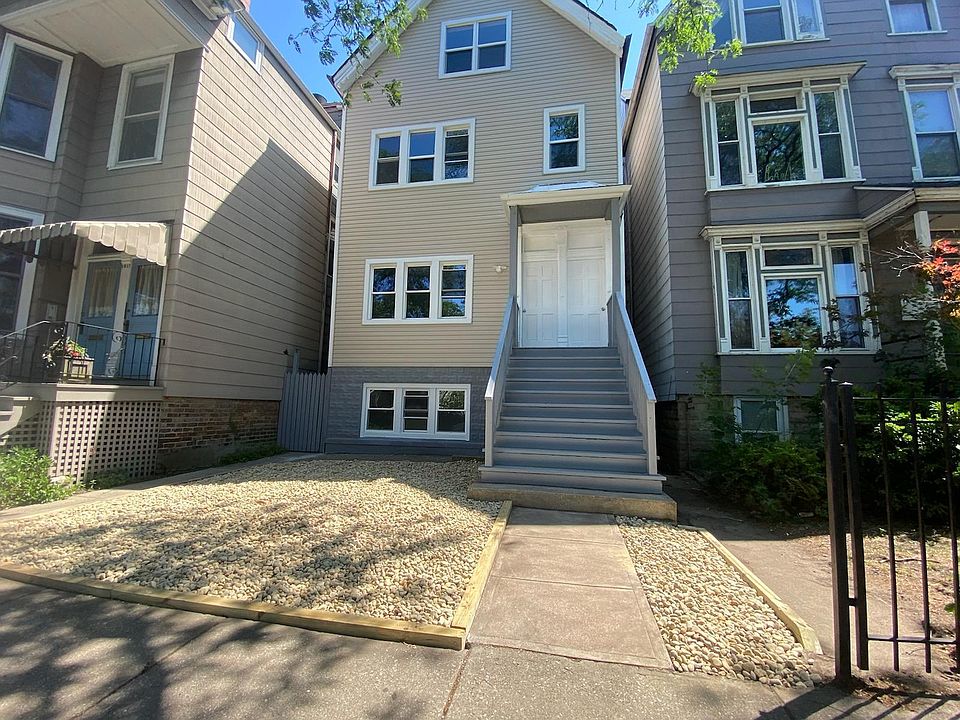 1st image of 1021 W Wellington Ave APT 1