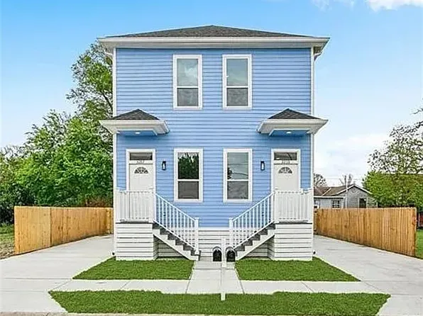 3215 Pakenham Dr, Chalmette, LA 70043