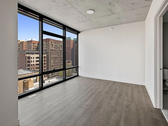 5th image of 451 W Belmont Ave #804