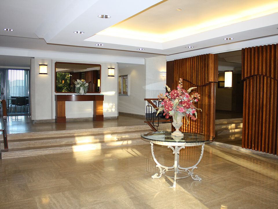 Beautiful and clean foyer of the building.