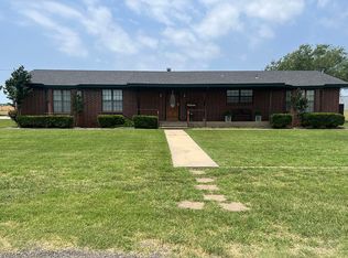 410 Loop Rd, Quanah, TX 79252