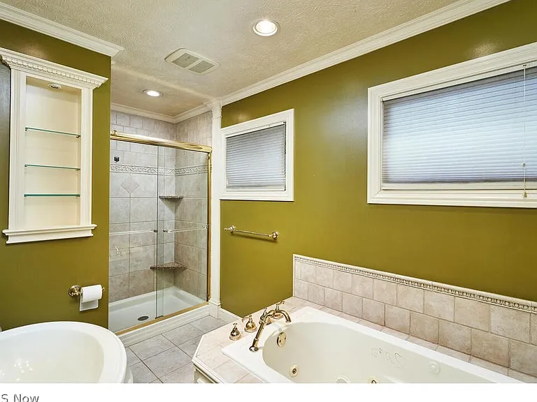 27798 Edgepark Dr — Photo 12