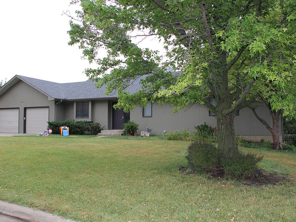 Established trees & lawn