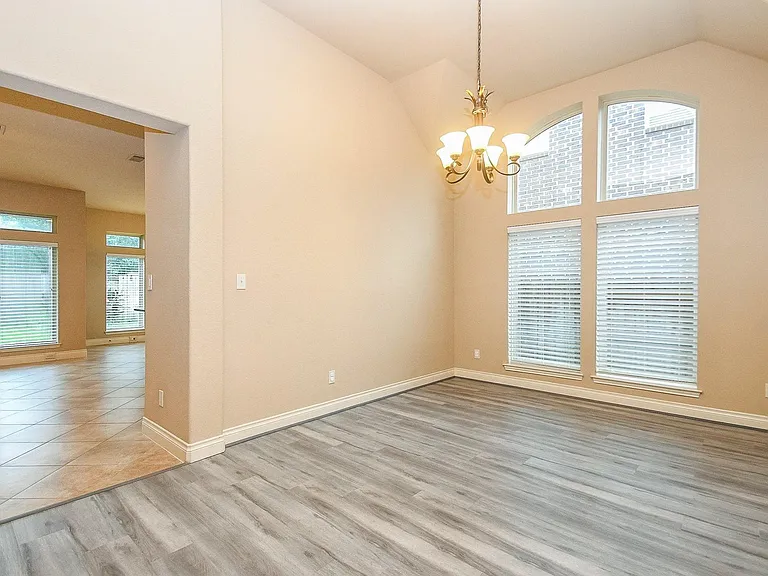 2911 Village Brook Ln — Photo 8