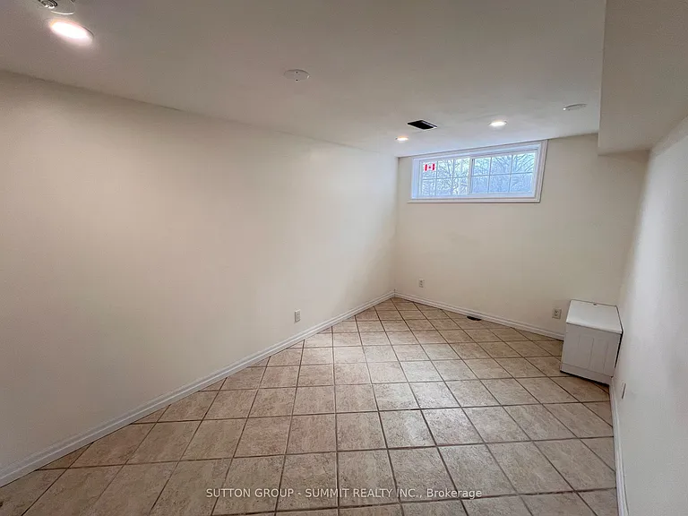577 Oshawa Blvd N — Photo 11