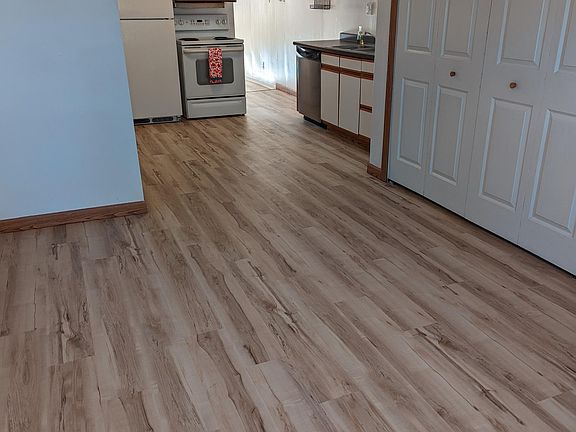 2nd image of 425 Clarendon Ave