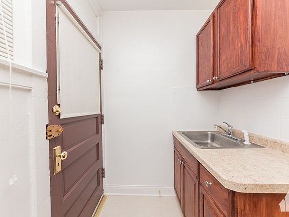 2nd image of 4885 N Paulina St #1B