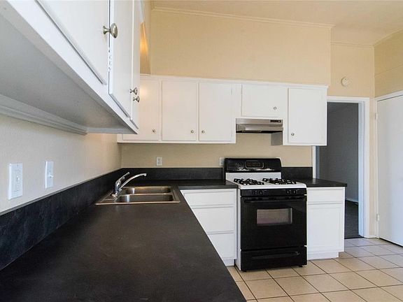 4th image of 110 W Carolyn Dr W