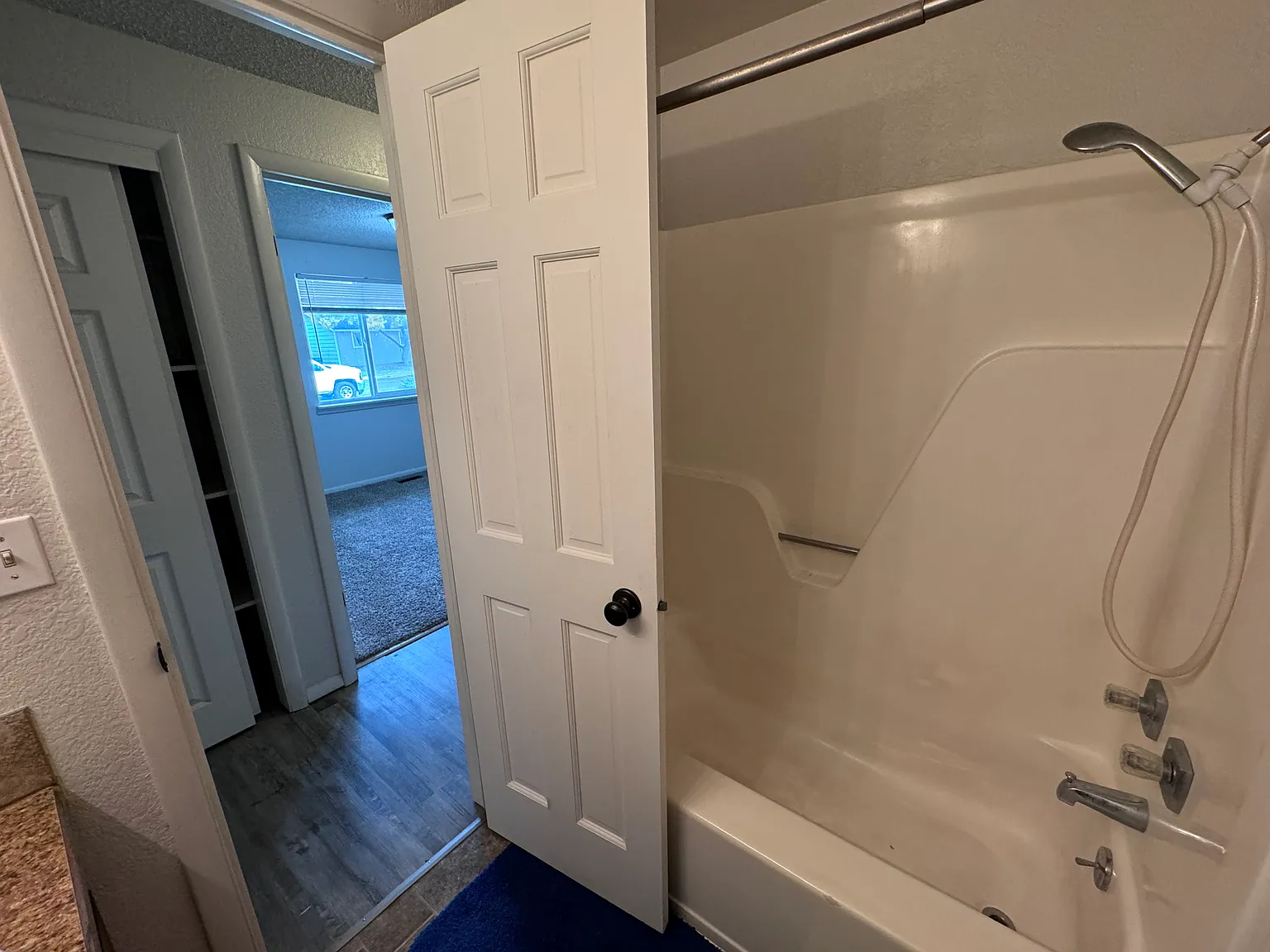 3 bed, 1092 sqft, $1,900 — Photo 2