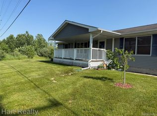 909 W Barnes Rd, Fostoria, MI 48435