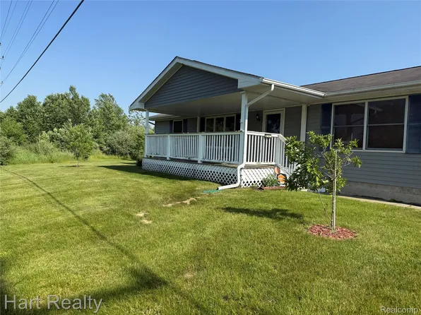 909 W Barnes Rd, Fostoria, MI 48435