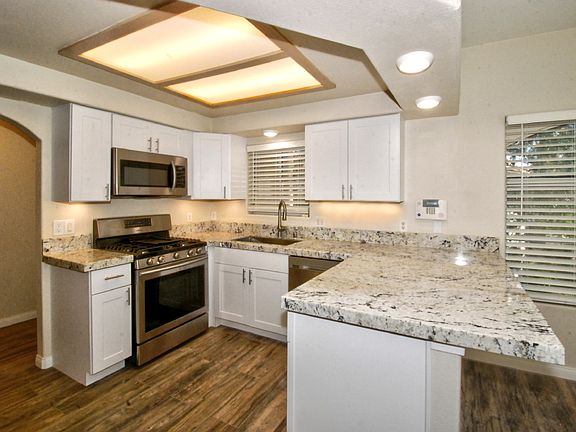 3rd image of 541 Indian Bluff St Unit 202