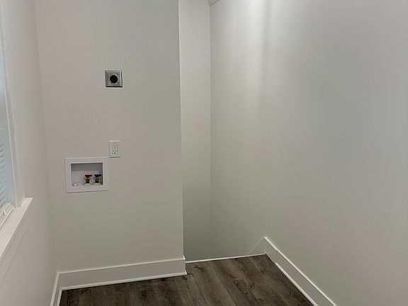 Top floor - washer/dryer hook-ups
