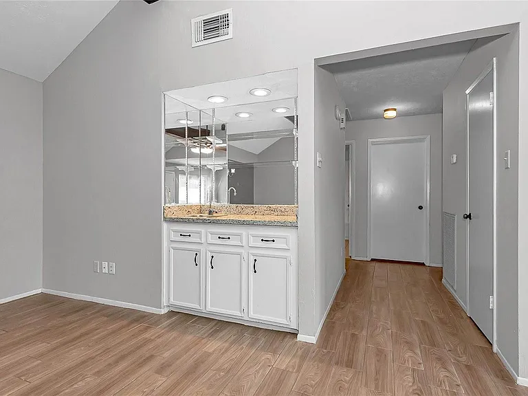 2710 Green Fields Dr — Photo 4