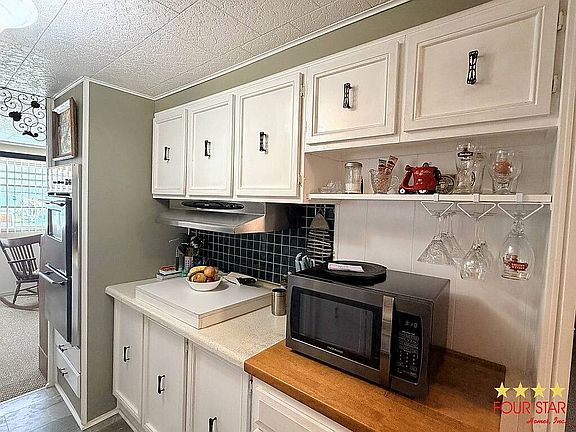 4th image of 100 Howes St
