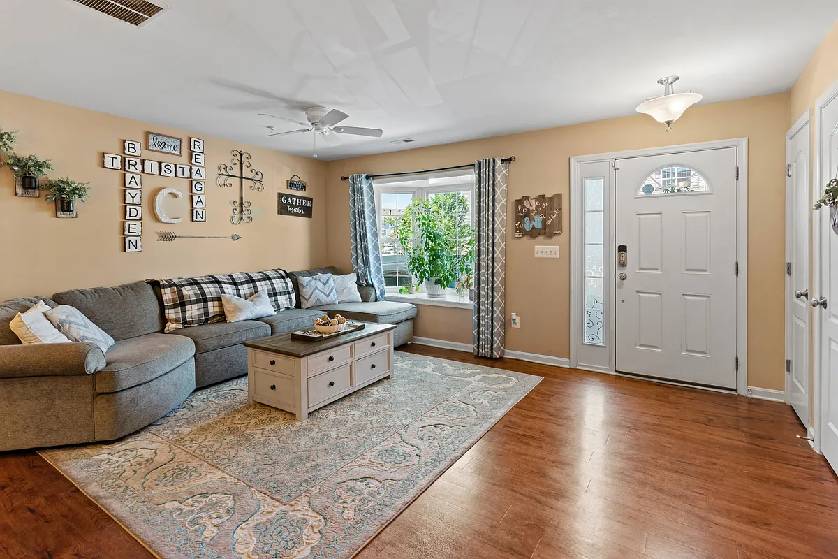 Building Photo - 1819 Cassandra Dr #171