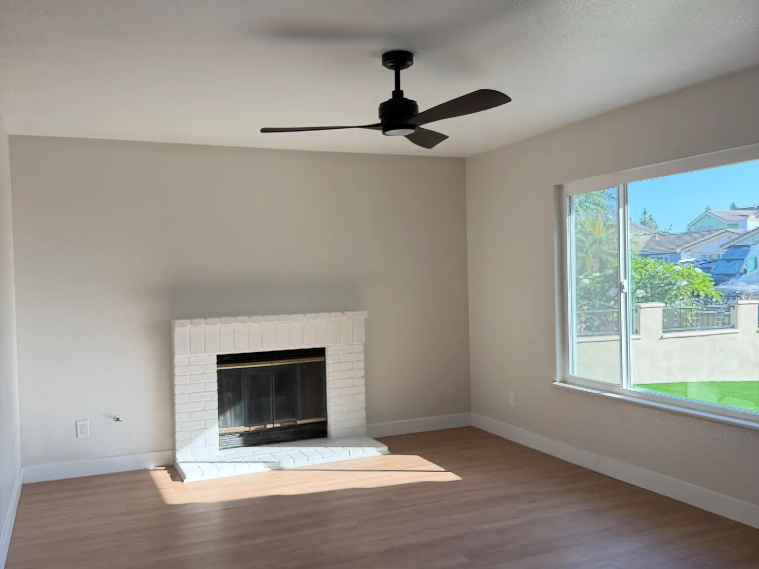 3 bed, 1284 sqft, $4,200 — Photo 4