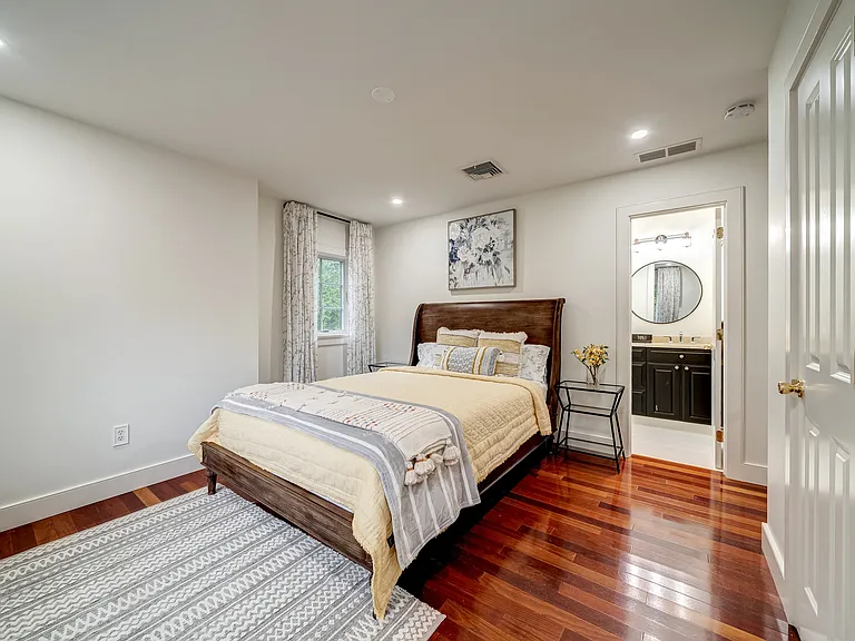 1129 Old Sag Harbor Rd — Photo 17