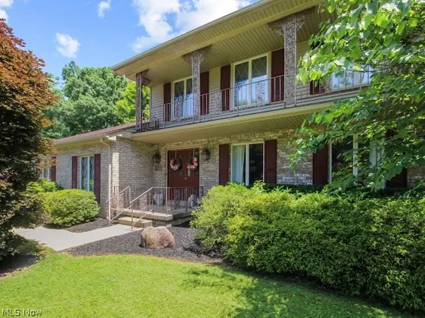 5711 Sharon Dr, Youngstown, OH 44512