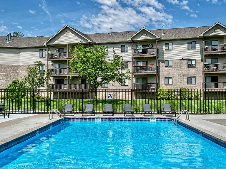 Southwest Gables Apartments — Photo 43