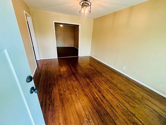 4th image of 10015 Olmos Dr