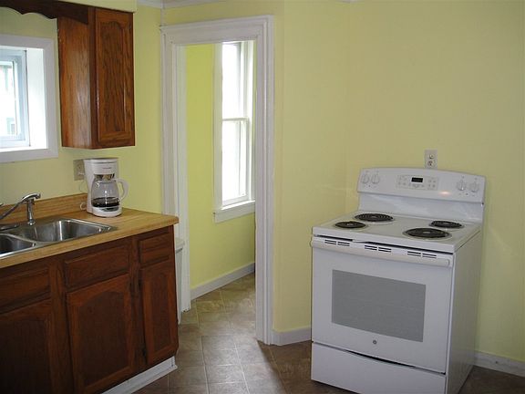 5th image of 920 S Water St