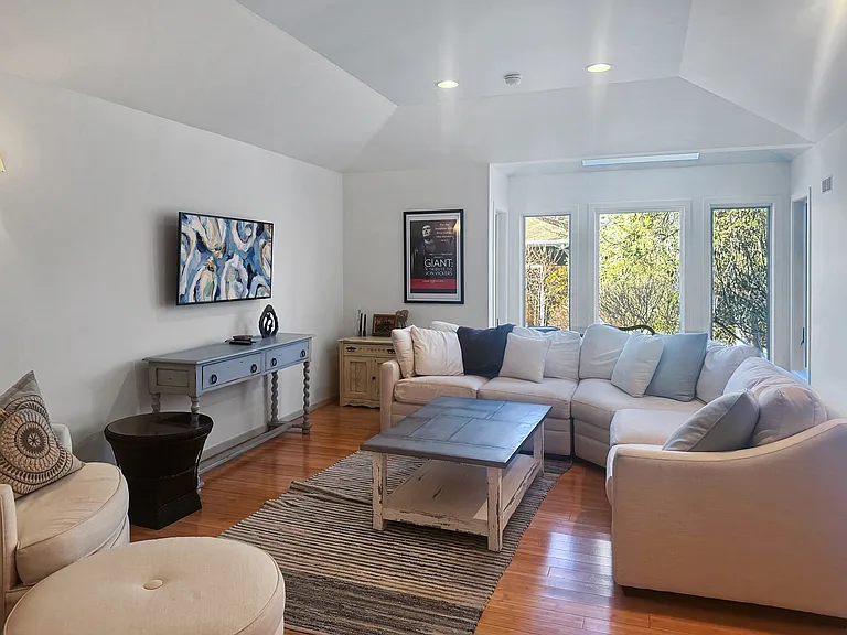 250 Pine Tree Ct — Photo 19
