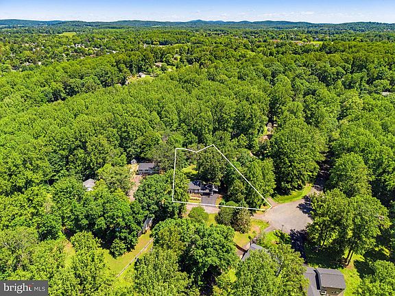 3rd image of 7403 Waterford Ln