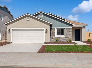 1402 W Ryan Ave, Fowler, CA 93625
