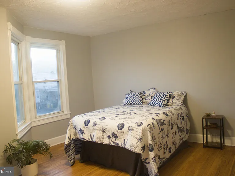936 Carteret Ave — Photo 6