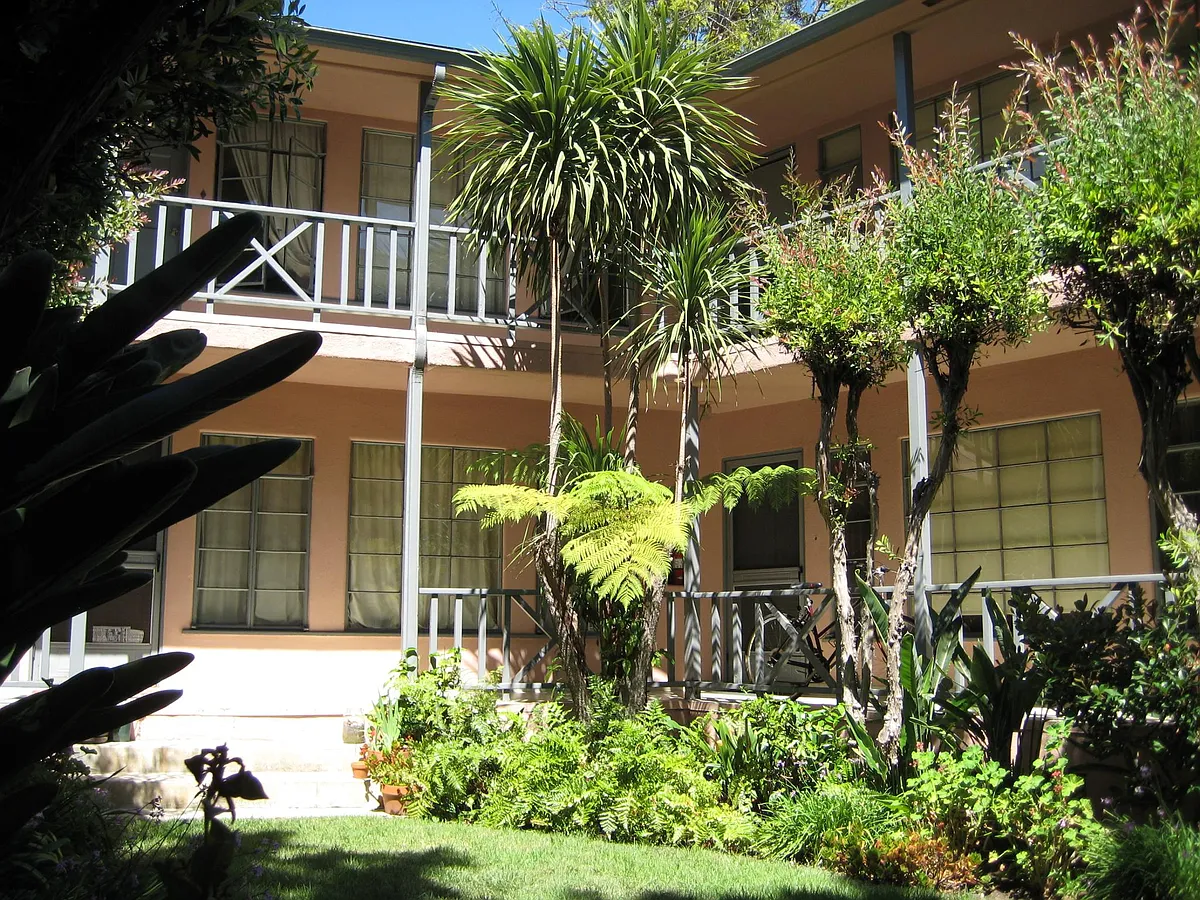 Photo 2 of 10 - 671 Landfair Ave #2 - Los Angeles, CA Building courtyard. - 671 Landfair Ave #2