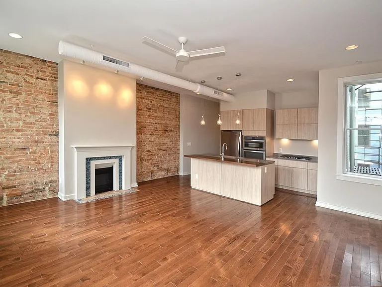 122 W 15th St #222 — Photo 6