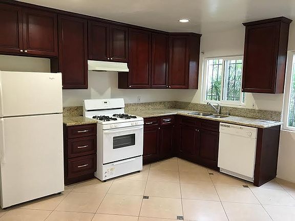 3rd image of 1249 N Mansfield Ave APT 1