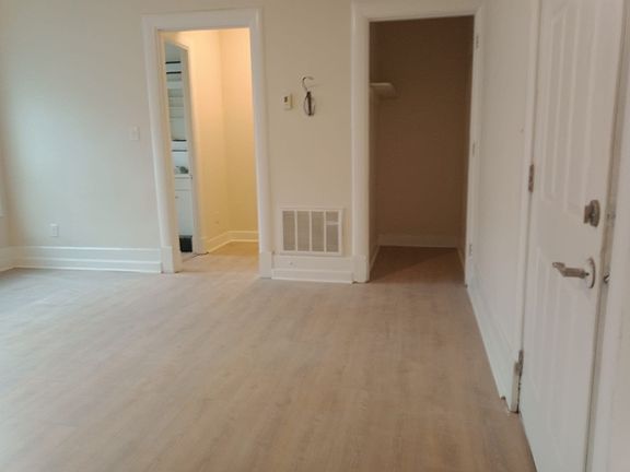 4th image of 131 W Oak St APT 8