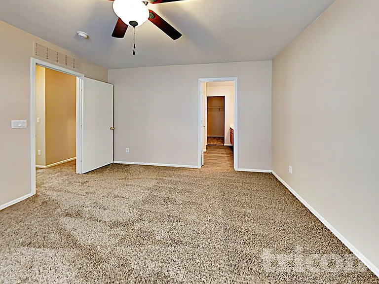 23683 W Huntington Dr — Photo 7