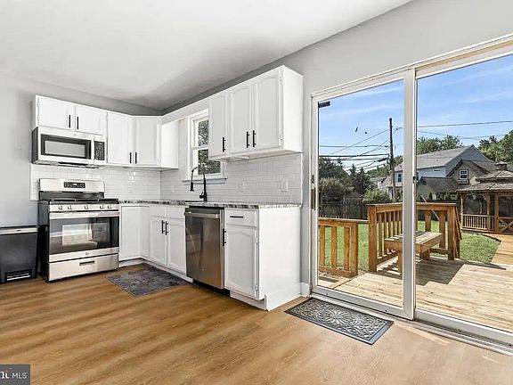 3rd image of 301 Beverley Pl