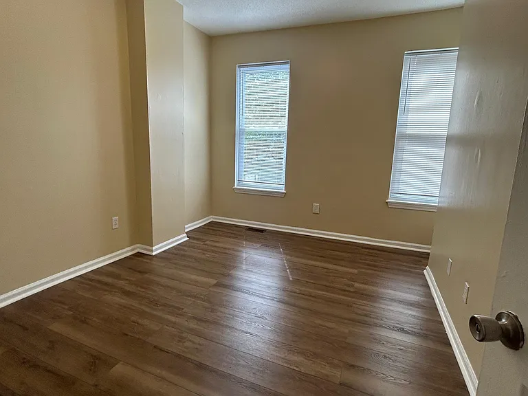 138 Hallock Ave #R2 — Photo 14