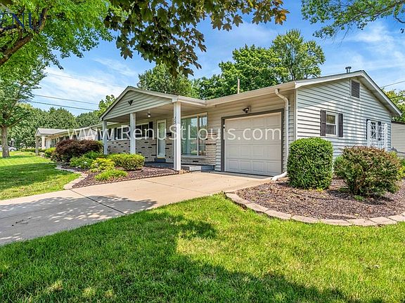 3rd image of 1300 Loveland Dr