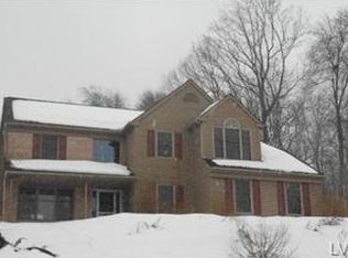 8613 S Ridge Dr, Macungie, PA 18062