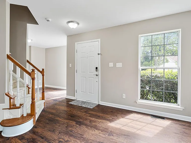 209 Trailview Dr — Photo 3