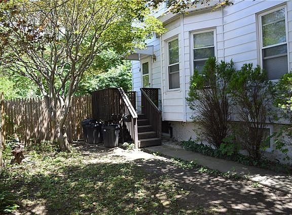 5th image of 139 Lindsey Ave
