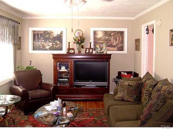 4th image of 2324 Charlotte St