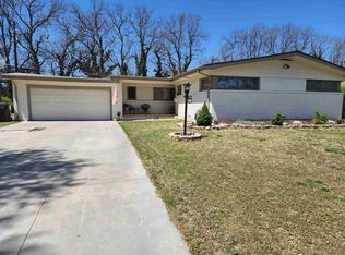 1917 N Edgemoor St, Wichita, KS 67208