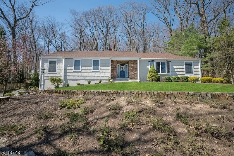 15 Lynnfield Dr photo 1